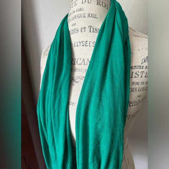 GAP Green Infinity Scarf - Picture 5 of 6